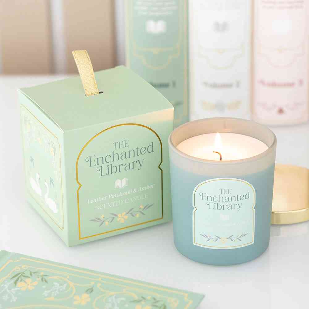 Something Different - The Enchanted Library Leather Patchouli & Amber Duftkerze - Mehrfarben